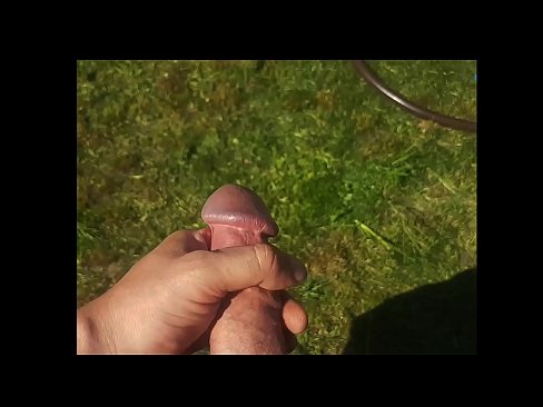 ❤️ Hottie si fa scopare a figa rosa è cums cun un squirt in un giardinu d'estate Video cazzo à noi % co.cbddeluxe.top%